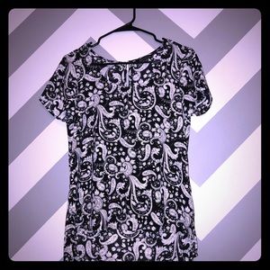 Express Tops - ➡️JUST ADDED⬅️ Express B&W Paisley Hi-Lo Top Express Tops - ➡️JUST ADDED⬅️ Express B&W Paisley Hi-Lo Top